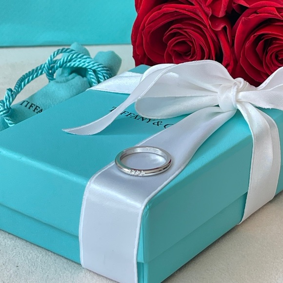 TIFFANY & CO. FOREVER WEDDING BAND RING IN PLATINUM WITH DIAMONDS SIZE 5 $1700 - Picture 1 of 17